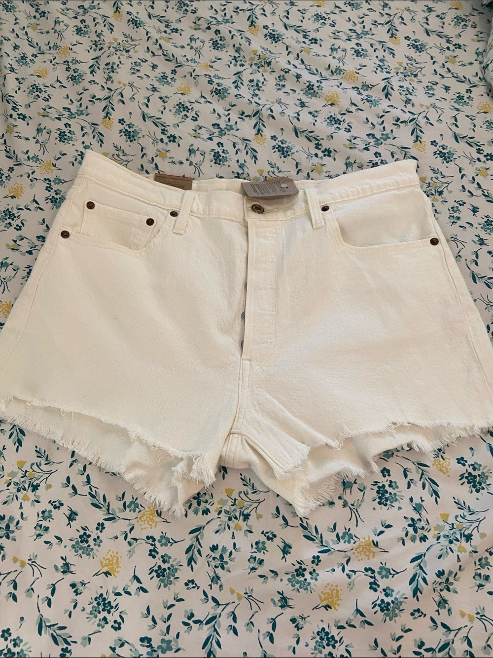 Levi's 501 White Button-Fly High-Rise Frayed Hem Denim Shorts Woman’s 34 NWT